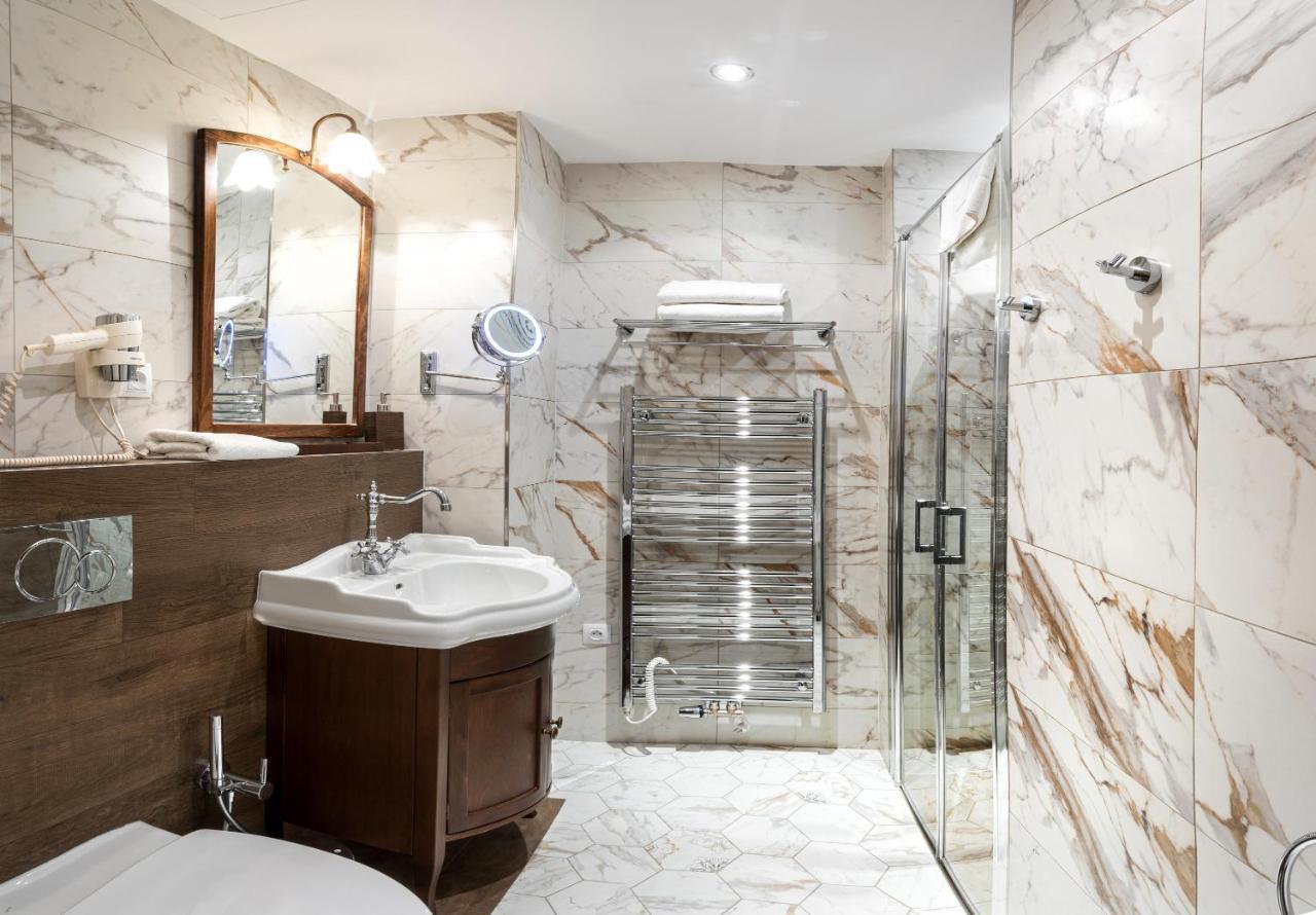Otel U Cerneho Orla 4*
