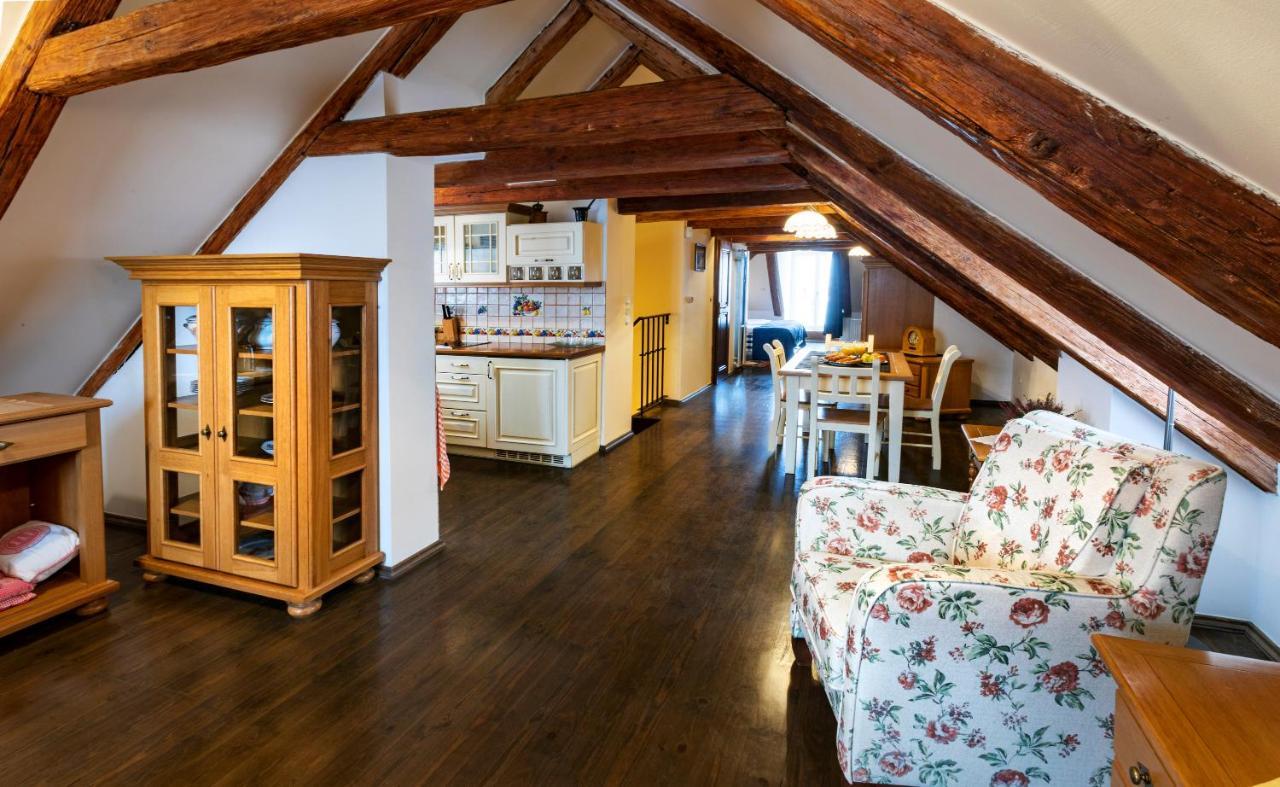 Otel U Cerneho Orla 4*
