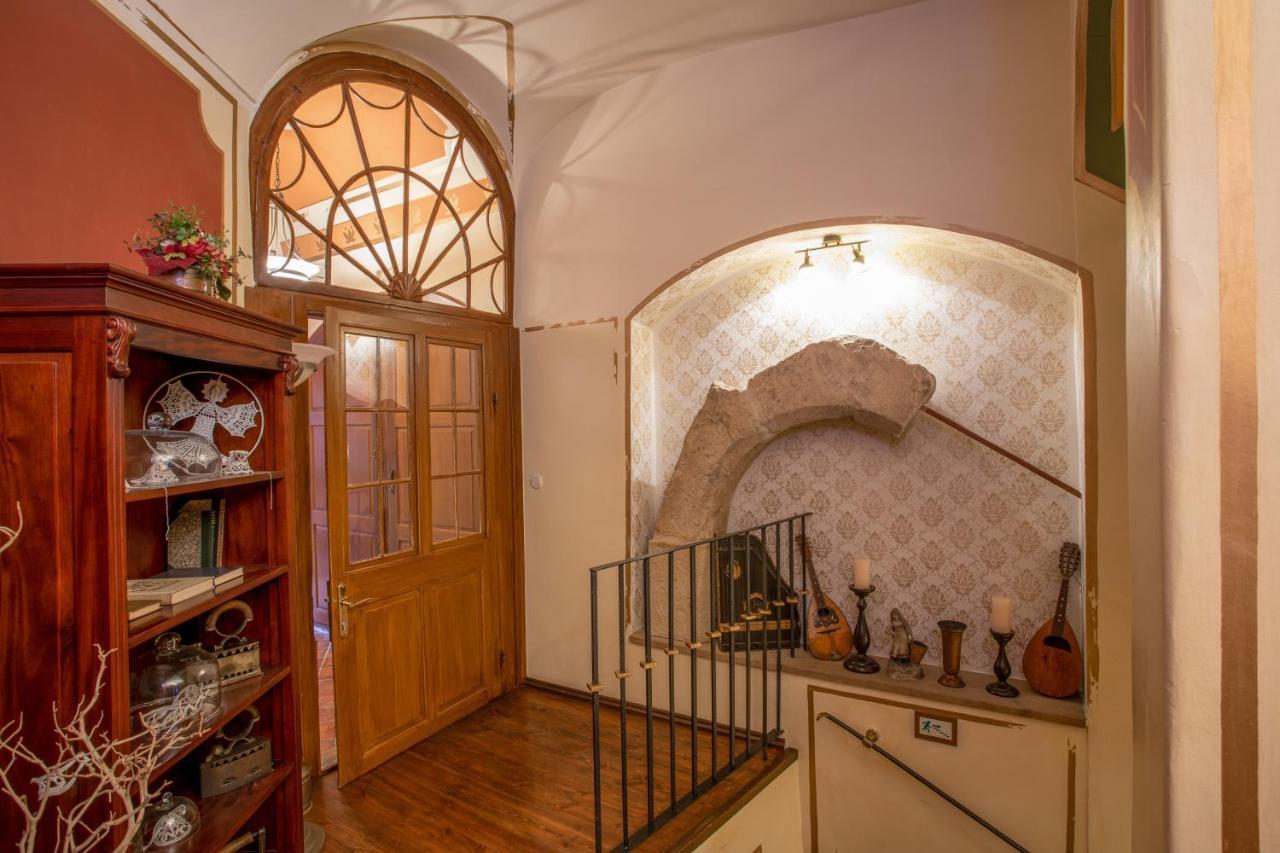 Otel U Cerneho Orla 4*